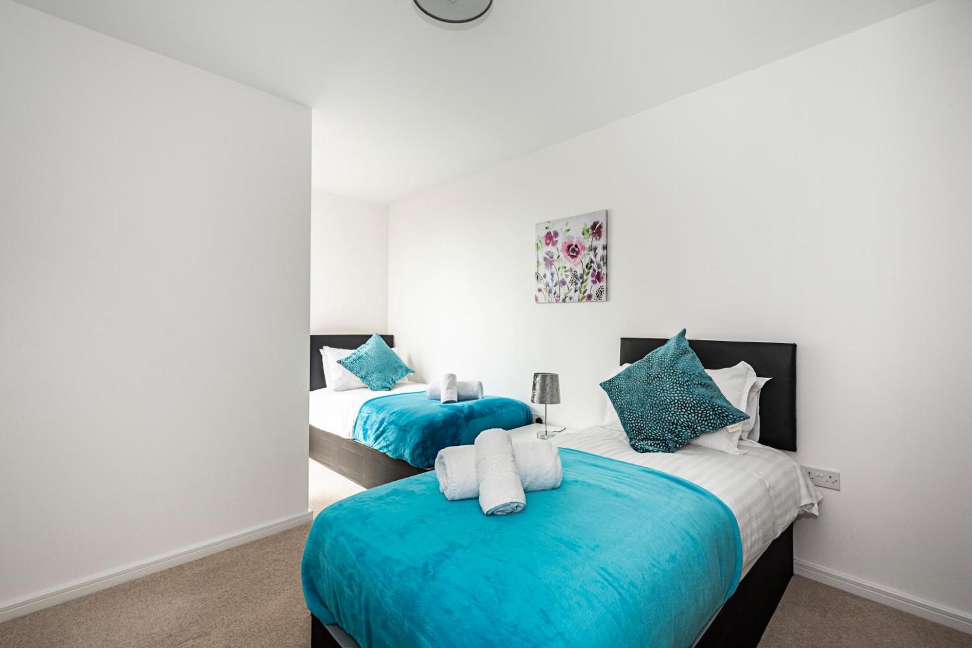 Ferienwohnung Chiswick Park 3 Bed 3 Bath West London - Parking Exterior foto