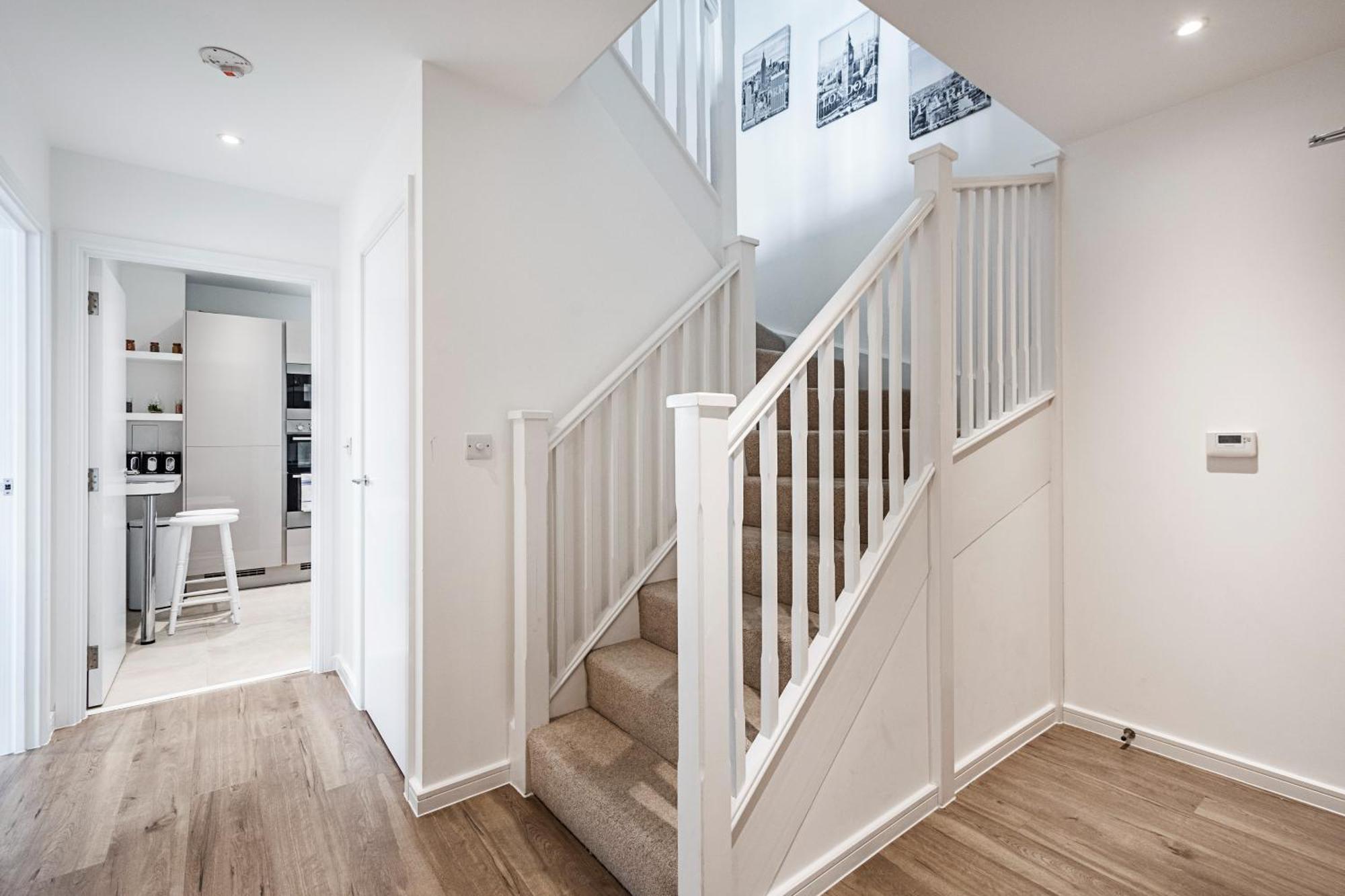 Ferienwohnung Chiswick Park 3 Bed 3 Bath West London - Parking Exterior foto