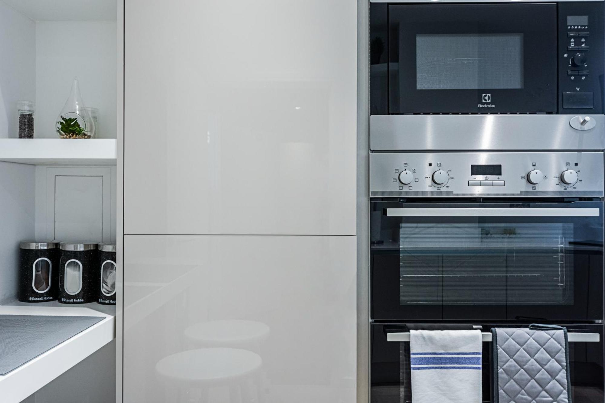 Ferienwohnung Chiswick Park 3 Bed 3 Bath West London - Parking Exterior foto
