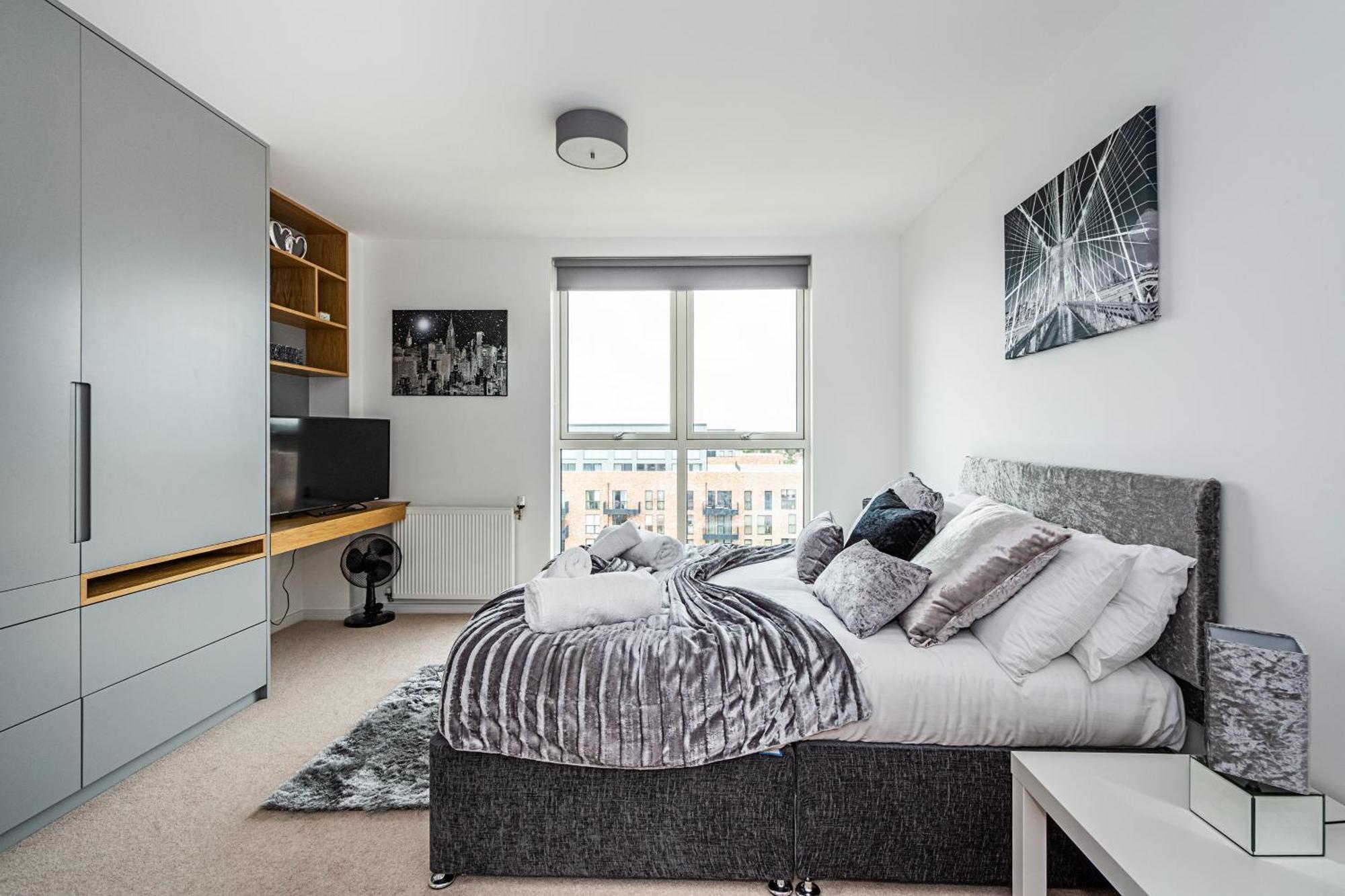 Ferienwohnung Chiswick Park 3 Bed 3 Bath West London - Parking Exterior foto