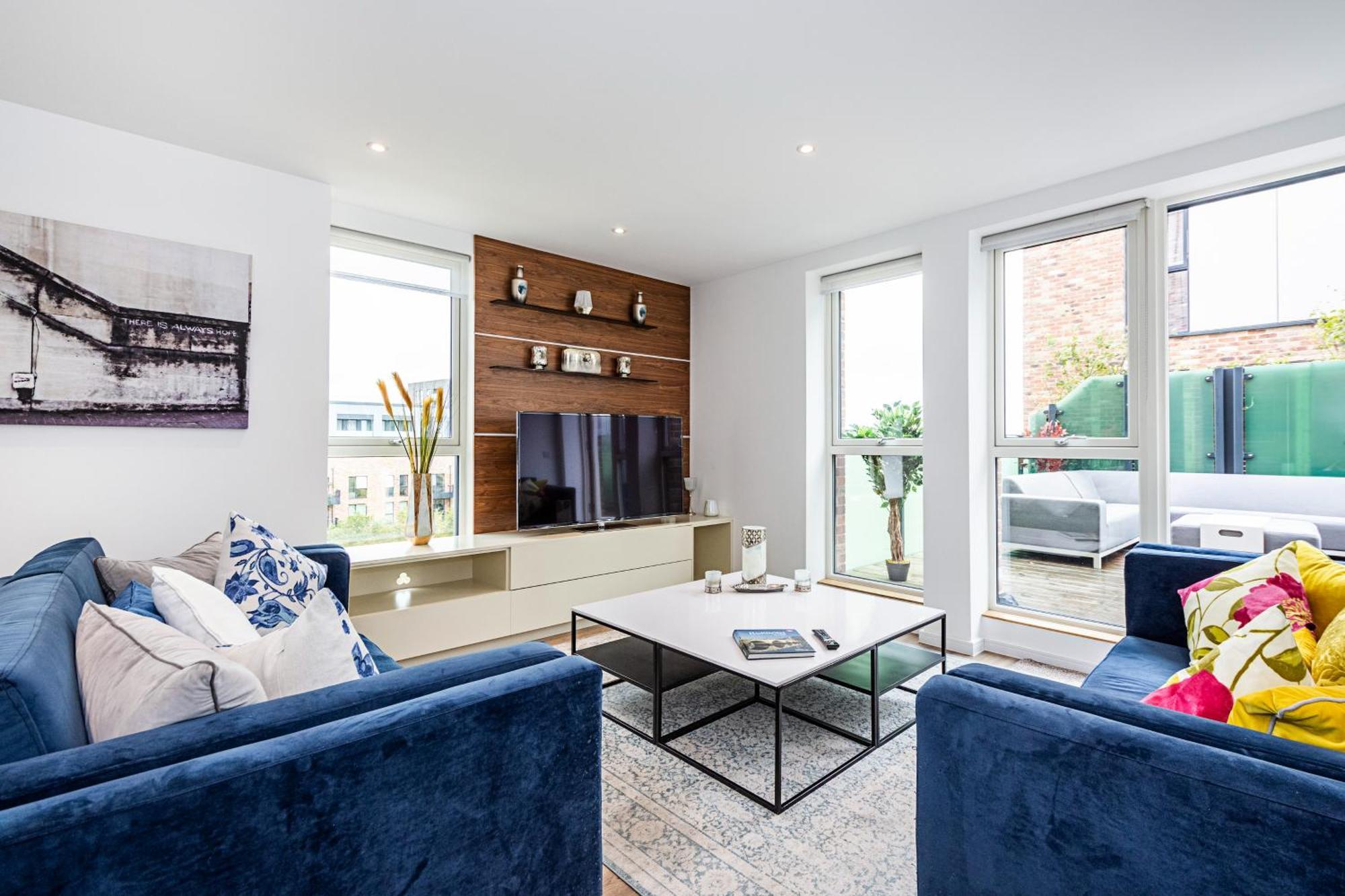 Ferienwohnung Chiswick Park 3 Bed 3 Bath West London - Parking Exterior foto