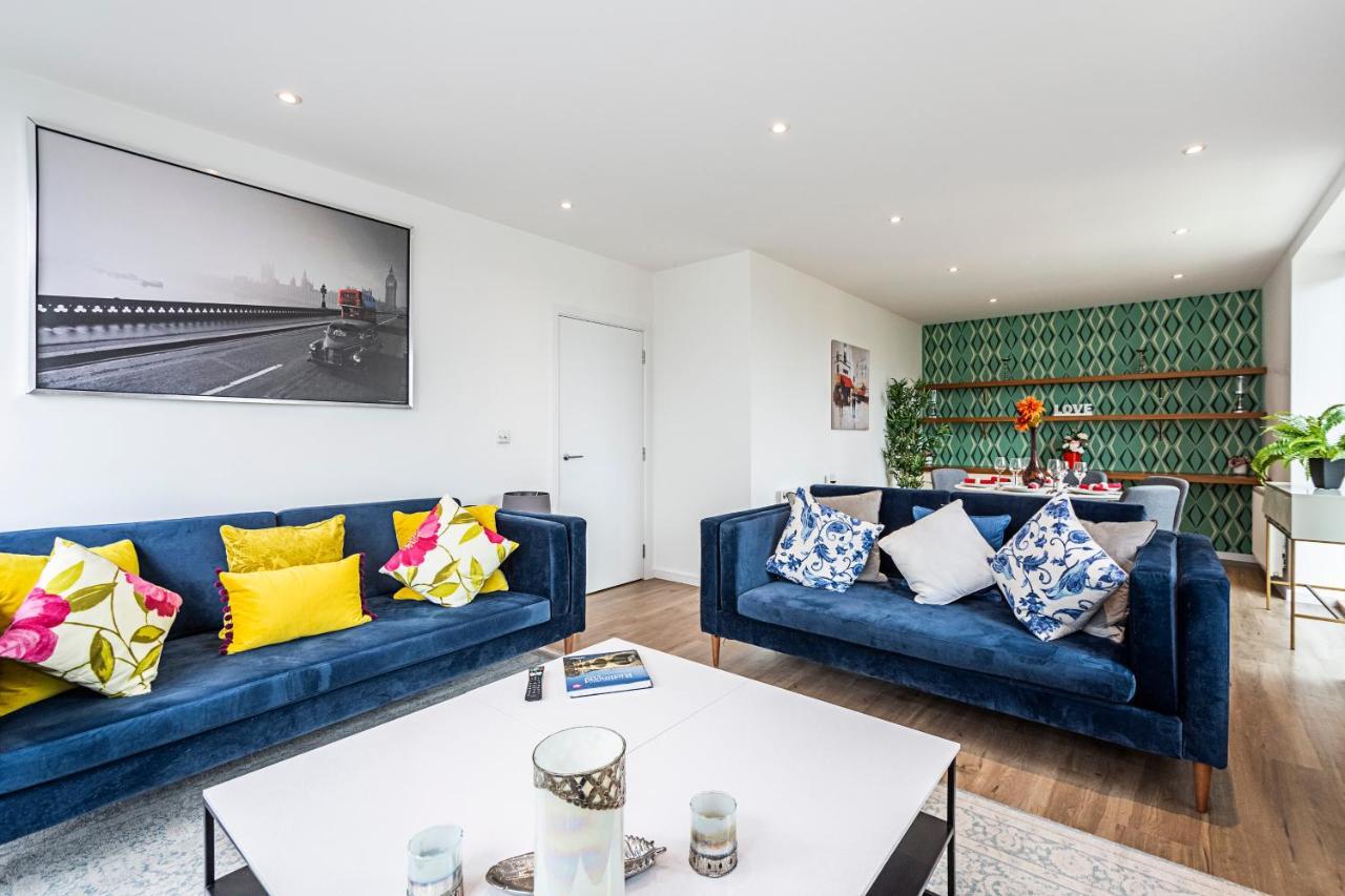 Ferienwohnung Chiswick Park 3 Bed 3 Bath West London - Parking Exterior foto