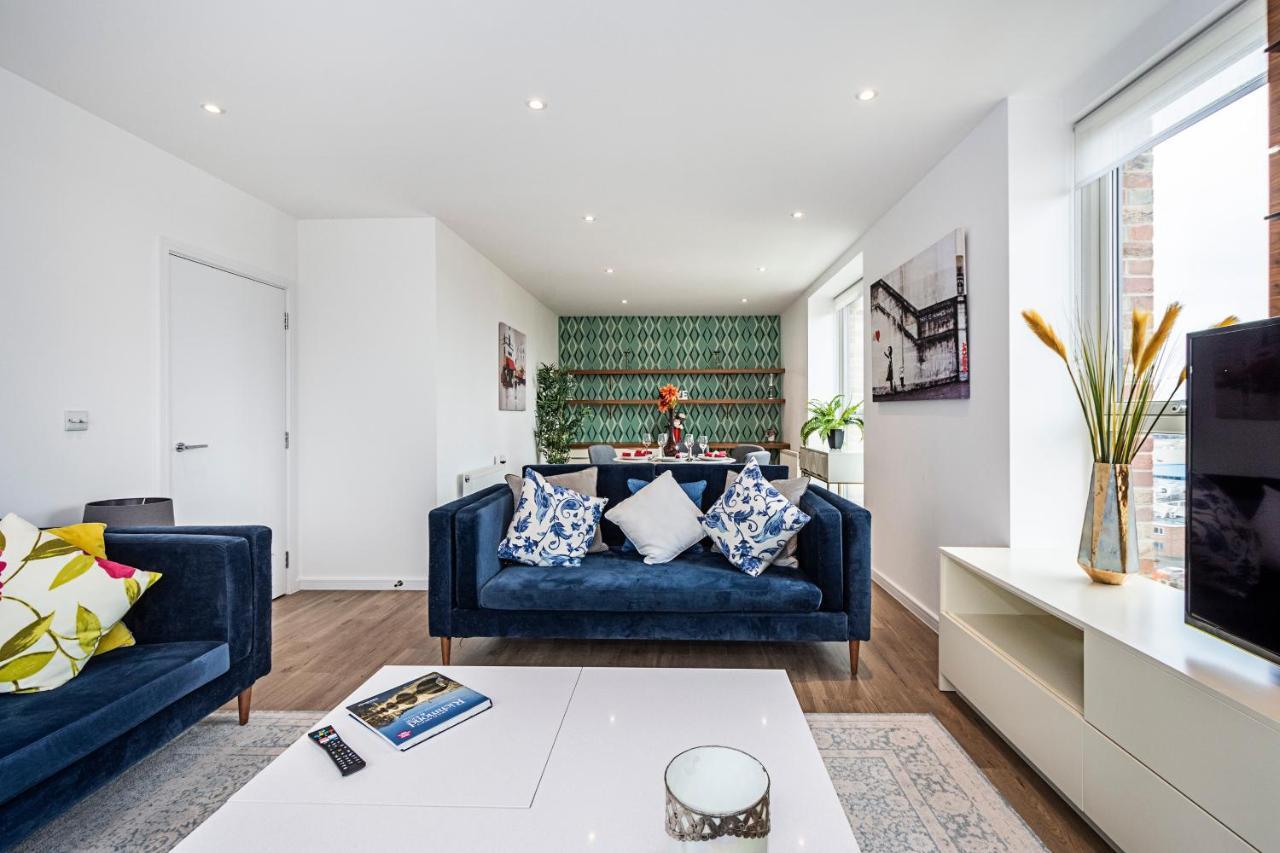 Ferienwohnung Chiswick Park 3 Bed 3 Bath West London - Parking Exterior foto