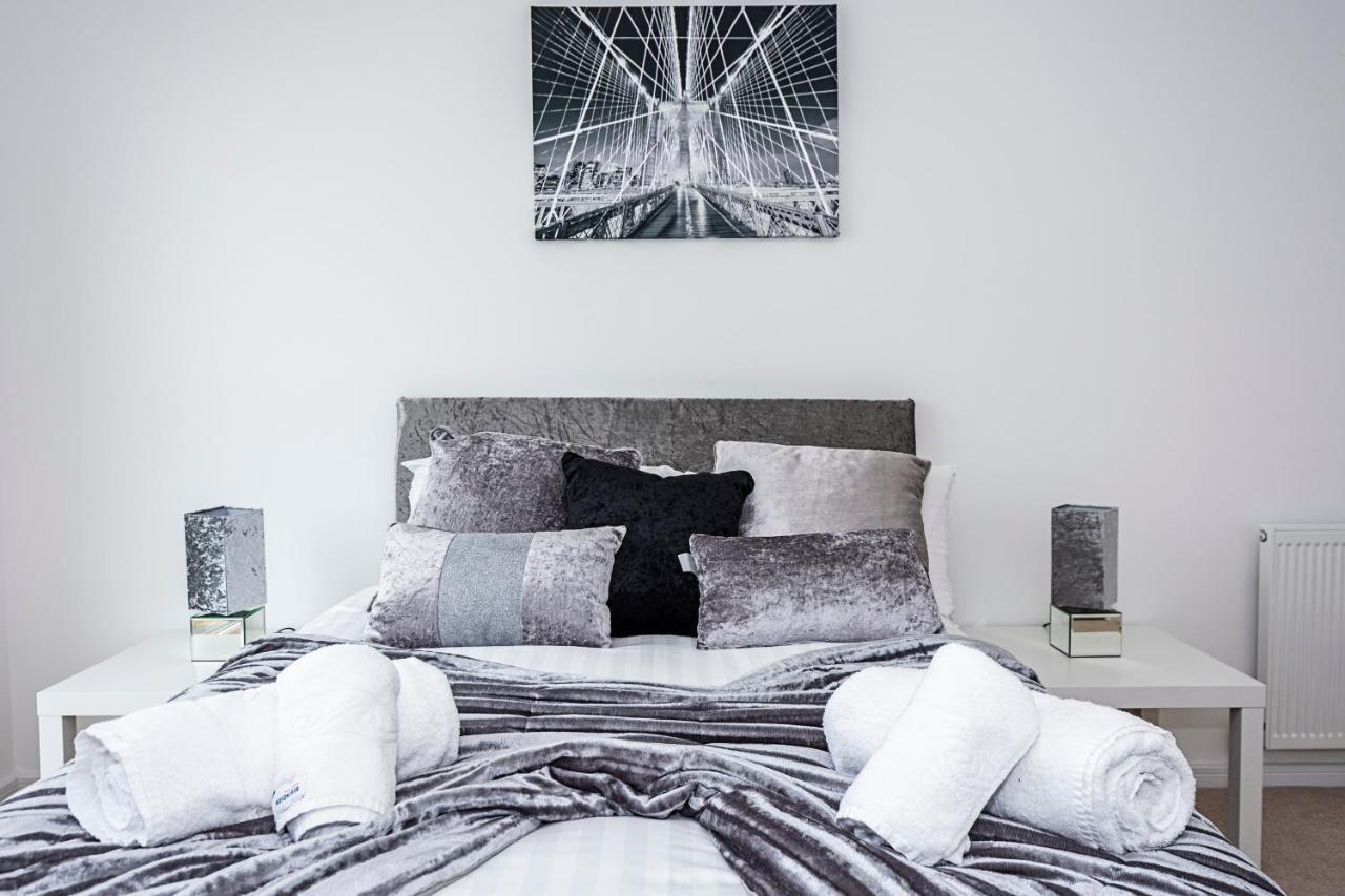 Ferienwohnung Chiswick Park 3 Bed 3 Bath West London - Parking Exterior foto