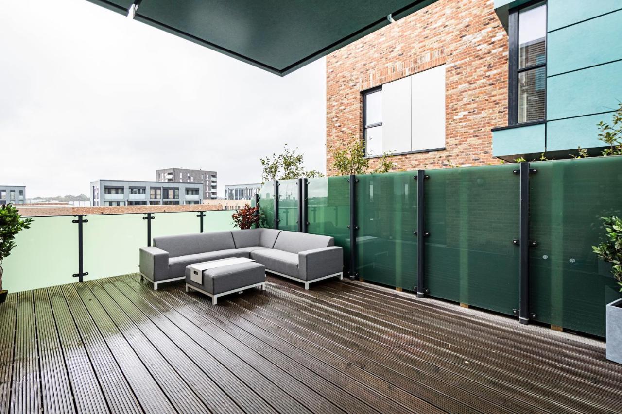 Ferienwohnung Chiswick Park 3 Bed 3 Bath West London - Parking Exterior foto